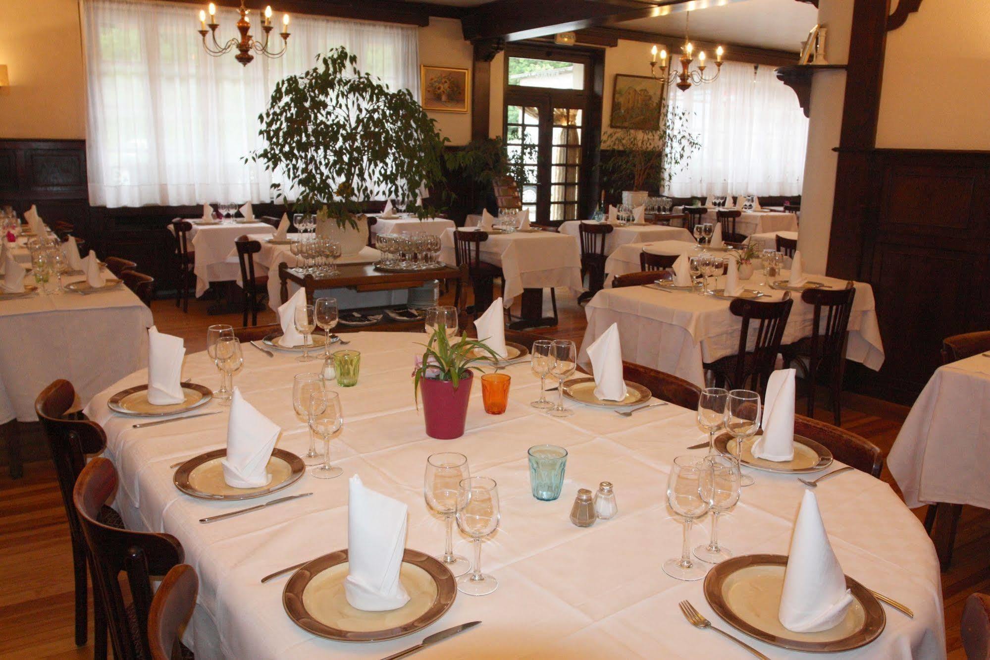 Logis Hotel Restaurant Des Voyageurs Pont-de-Salars Exterior photo
