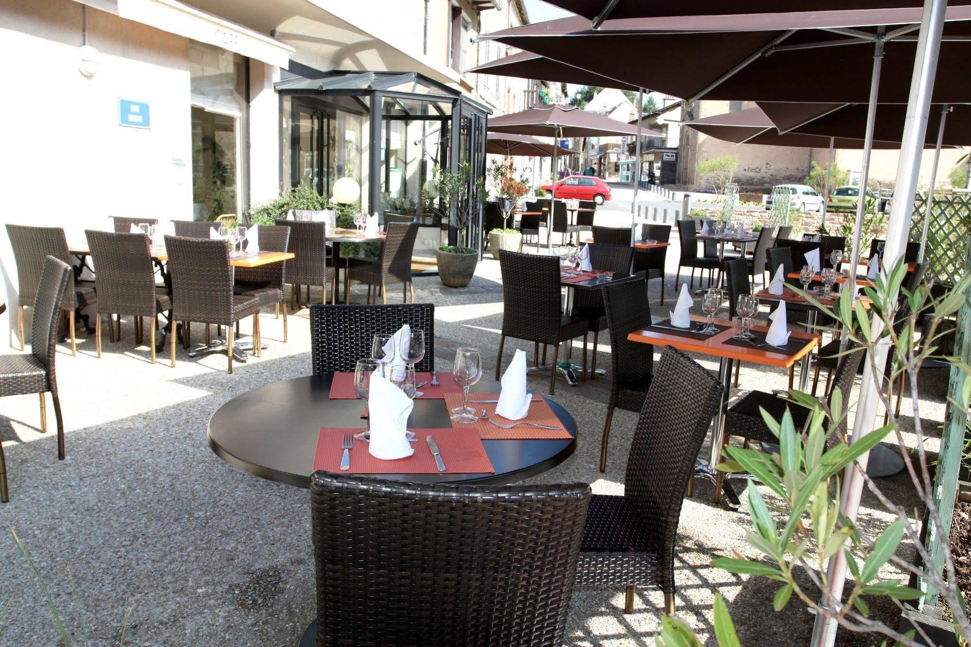 Logis Hotel Restaurant Des Voyageurs Pont-de-Salars Exterior photo